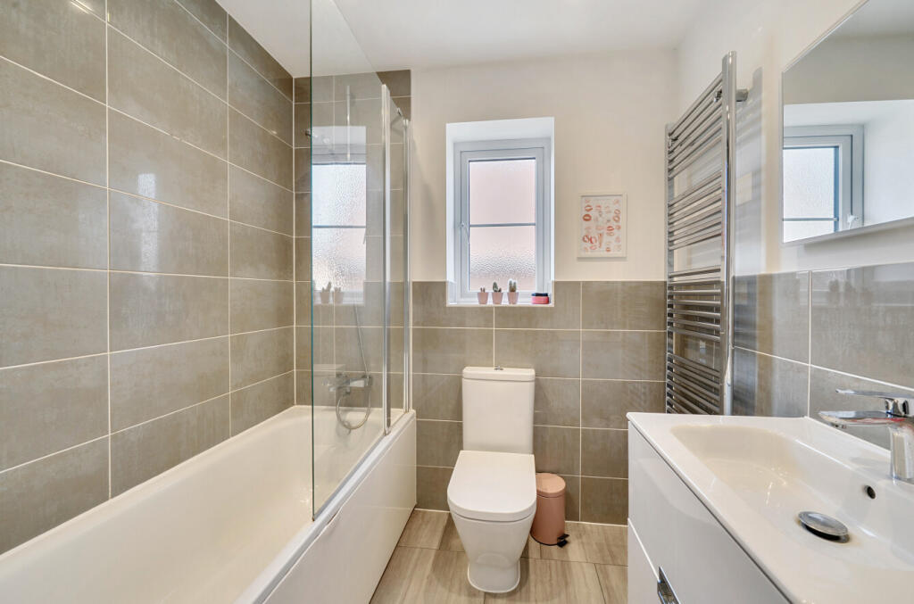 House in Guildford, Ash - View 5