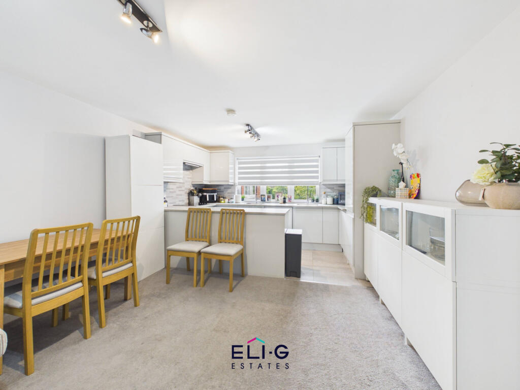 Apartment in London, Hendon - View 3