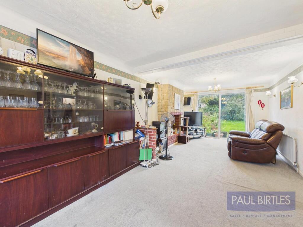 Daresbury Avenue, Flixton, Trafford, M41 8QL photo 4