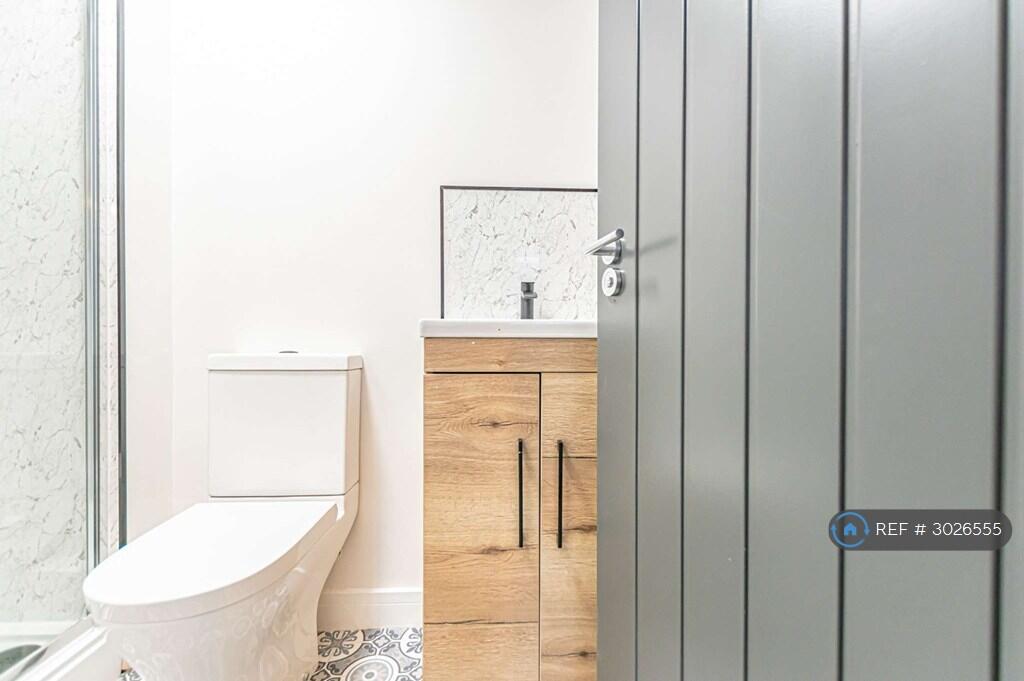 Apartment in Bolton - View 4