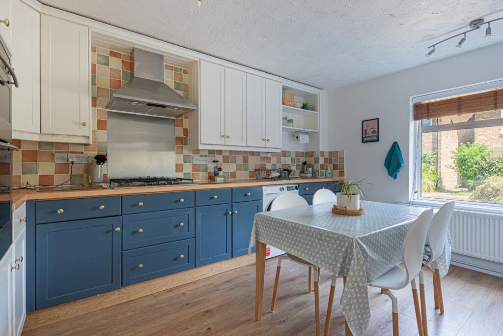 House in Cambridge, Cherry Hinton - View 3