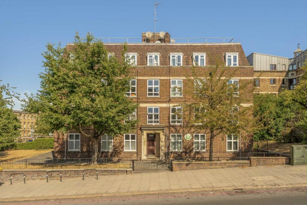 Apartment in London, Wandsworth - More