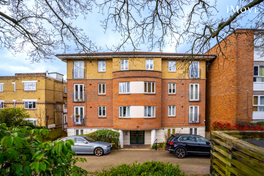 2-bed flat on Empire Court, 357 Grange Road, London, SE19, £275,000