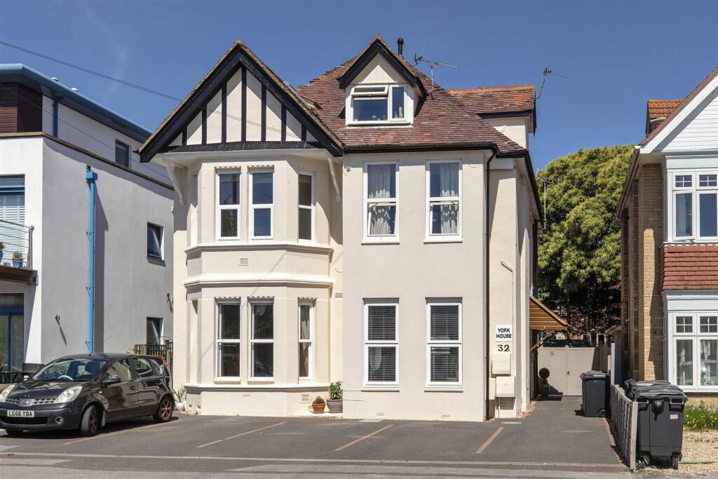 Main image of property: 32 Stourcliffe Avenue, Bournemouth, BH6 3PT