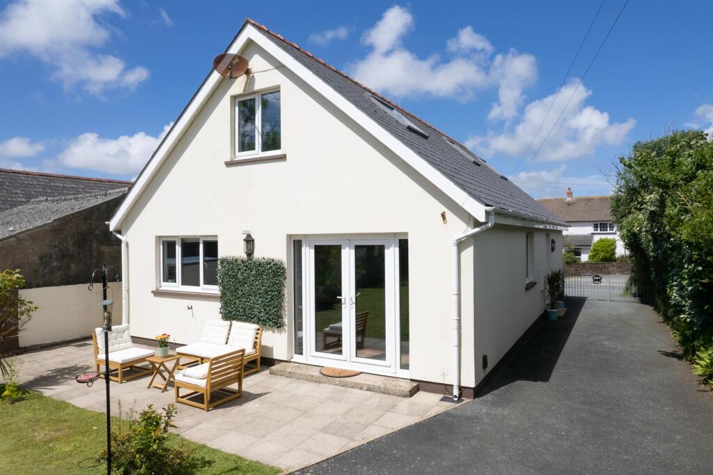 4-bed detached on Simpson Cross, Haverfordwest, £400,000