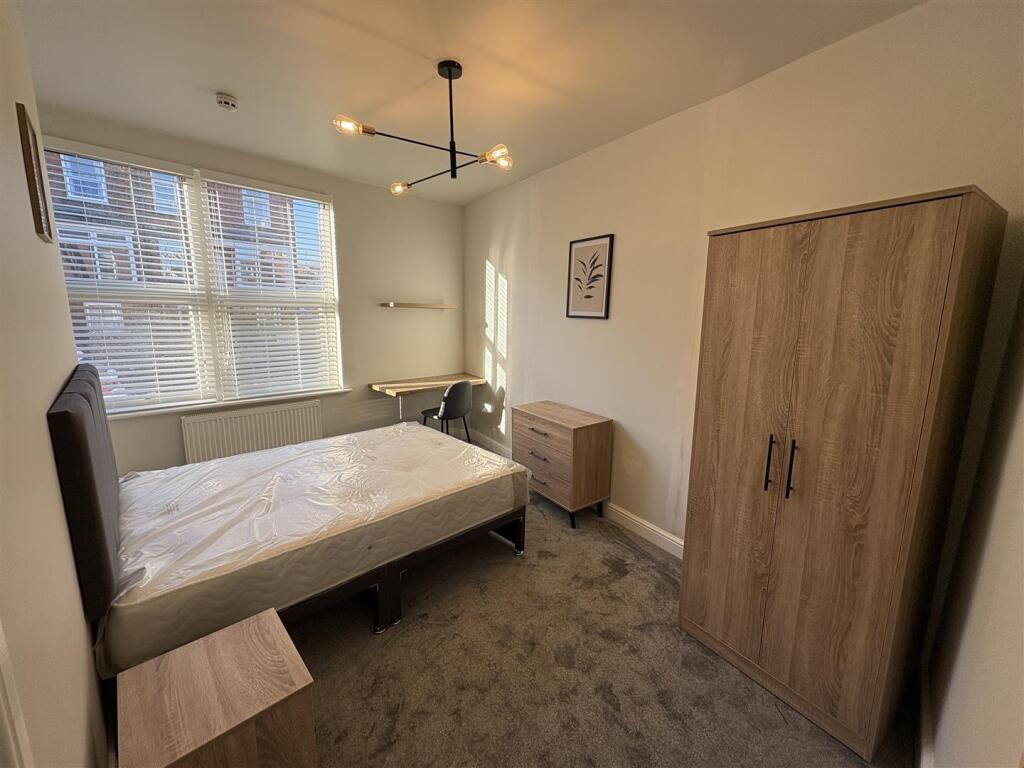 Main image of property: Beechwood Terrace, Burley, Leeds LS4, 2NG