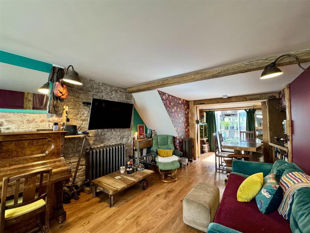 House in Newport - View 2