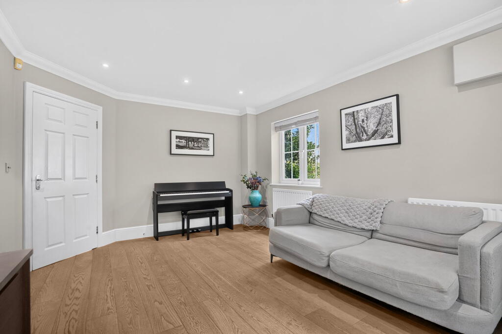 House in Guildford, East Horsley - View 4