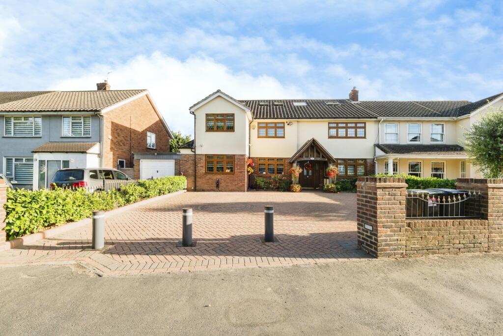Main image of property: Lambourne Road, Chigwell, Essex, IG7