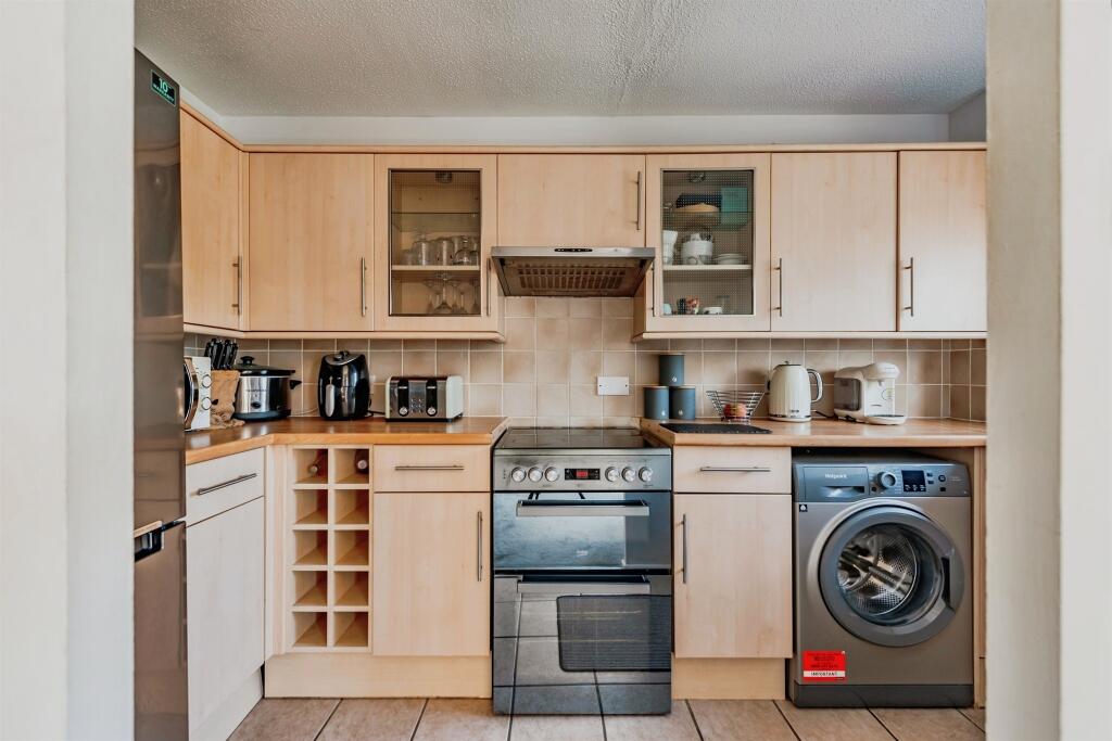 House in Crawley, Bewbush - View 4