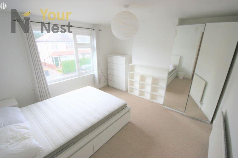 Main image of property: Room 3, Estcourt Terrace, Headingley, Leeds, LS6 3EA