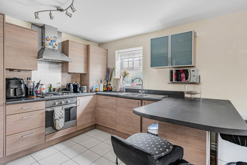 Apartment in Runnymede, Egham Hythe - View 3