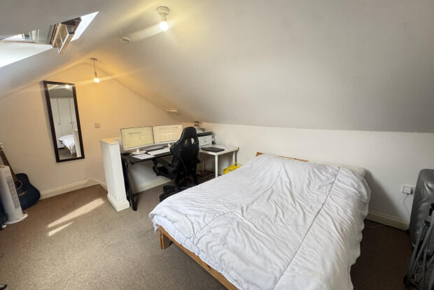 Apartment in Cardiff, Roath - More