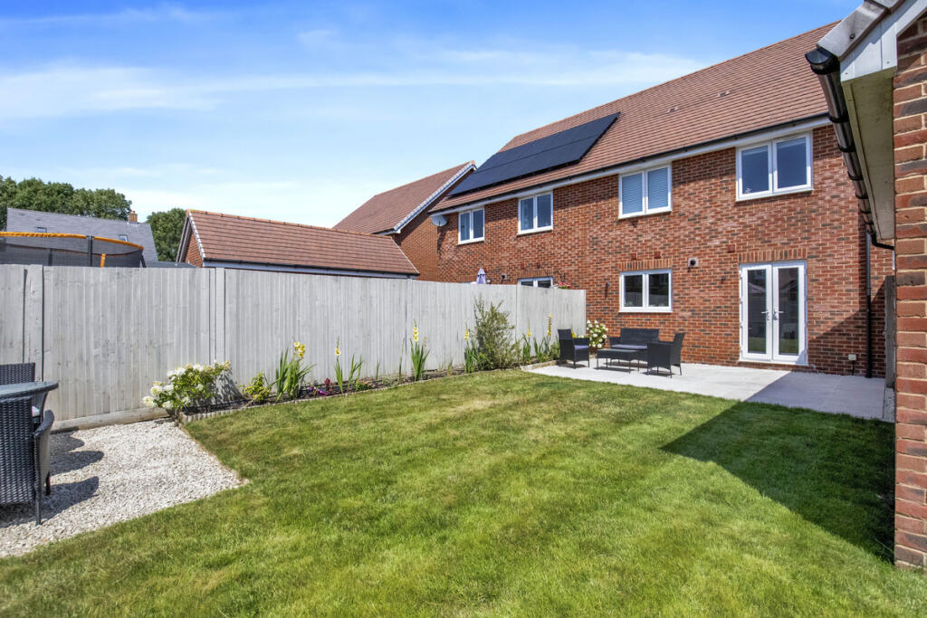Squires Grove, Chichester, PO20 photo 4