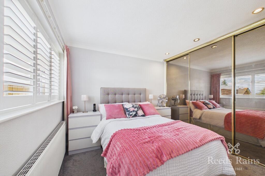 House in Rotherham, Bramley - More