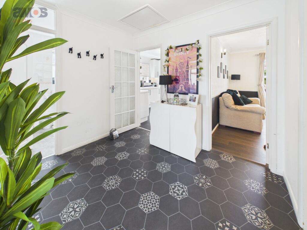 House in Rochford, Hockley - View 4