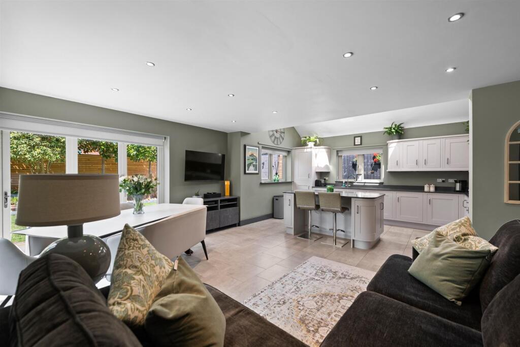 House in Rushcliffe, Aslockton - More