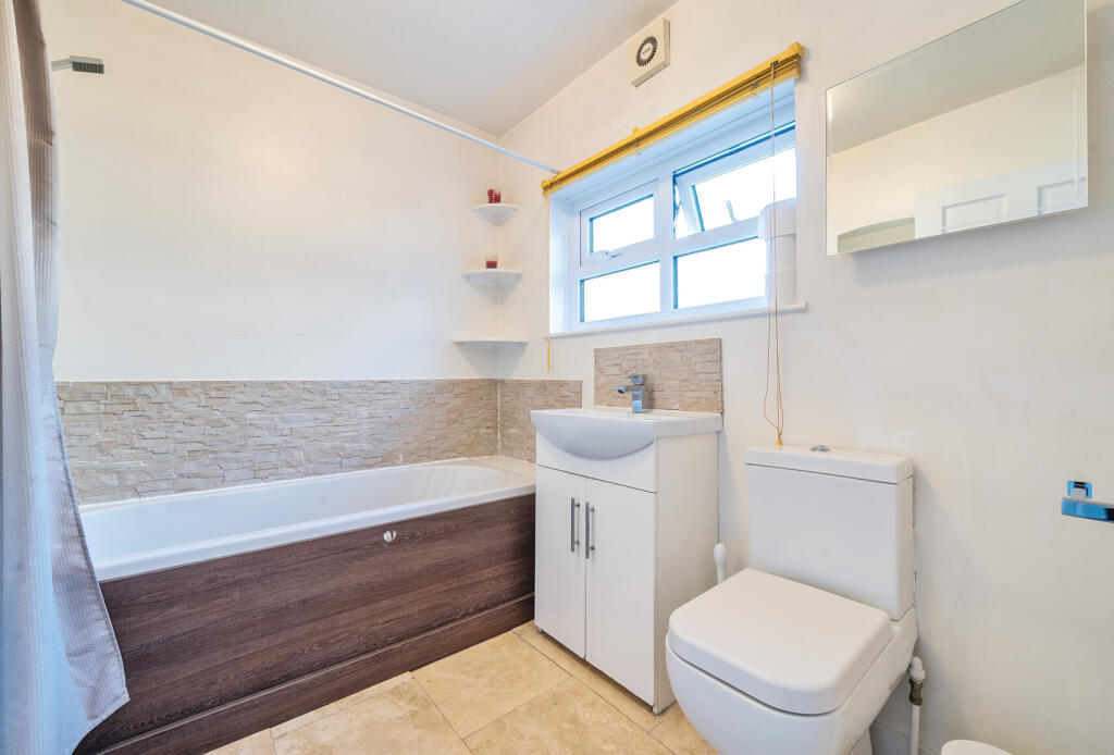 Pretoria Road, Romford, RM7 - More