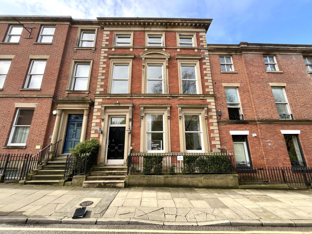 1-bed flat on Winckley Square,  Preston, PR1, £135,000