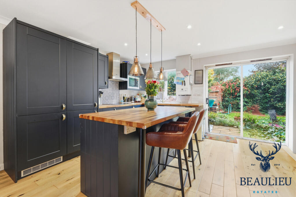 House in Chelmsford, Chancellor Park, Chelmer - View 3