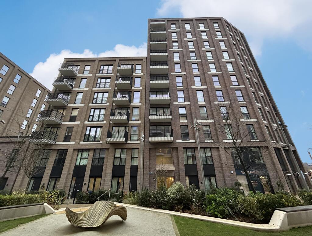 Main image of property: Flat 16, 20 Carraway Street, Reading, Berkshire, RG1