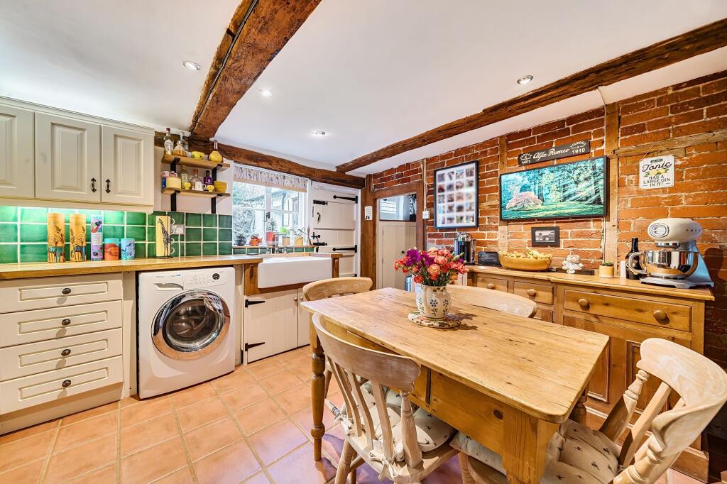 High Street, Odiham, RG29 photo 4