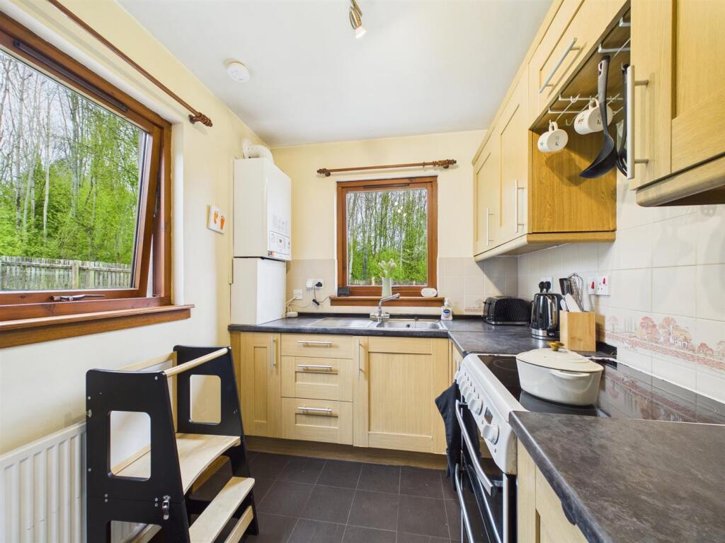 43 Robertson Road, Perth, PH1 1SN - View 6