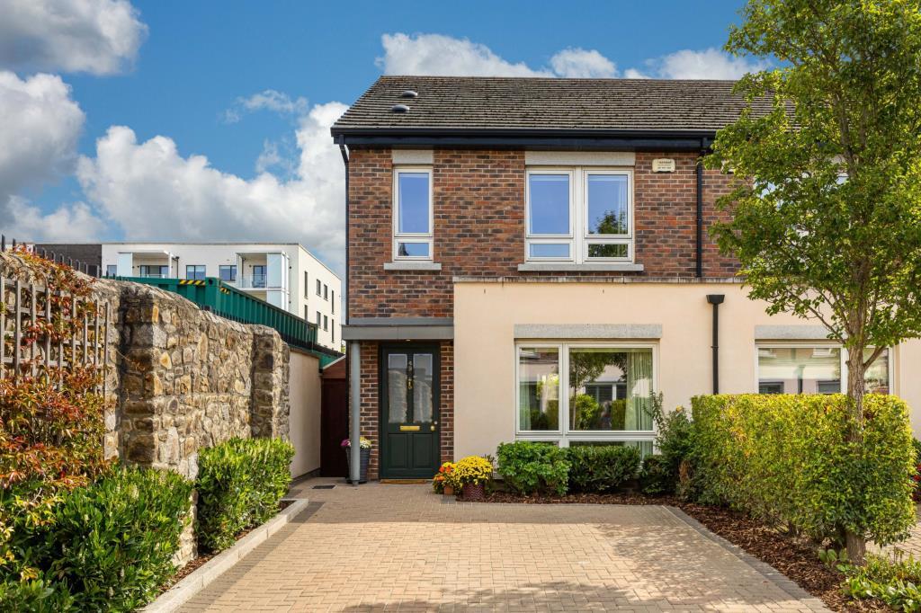 Main image of property: 49 Diswellstown Manor, Castleknock, Dublin 15, D15 YKR4