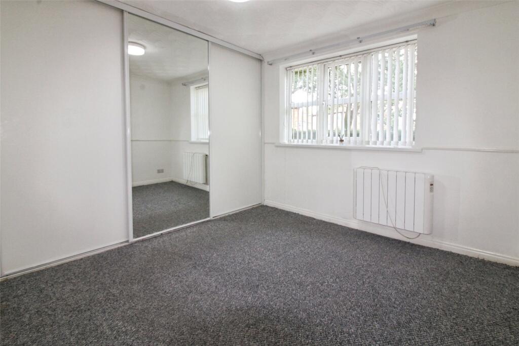 3, Cobden Court photo 4