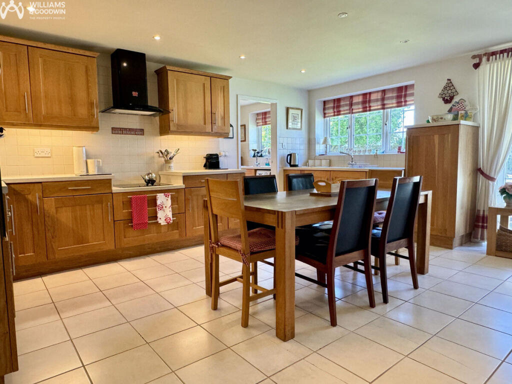 Lon Gwenfro, Llanbedrgoch, Anglesey, LL76 photo 2