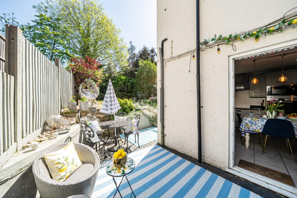 Apartment in London - View 5