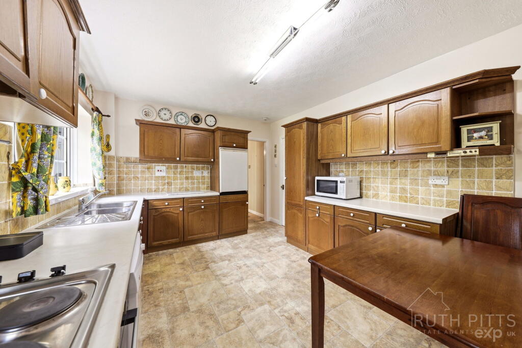 House in Wakefield - View 5