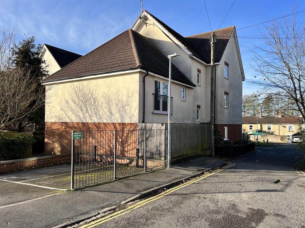 Main image of property: The Moorings, Swindon