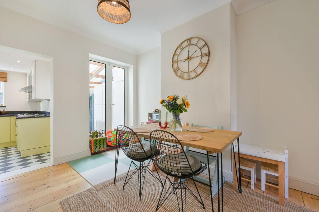 House in Reigate, South Park - View 5