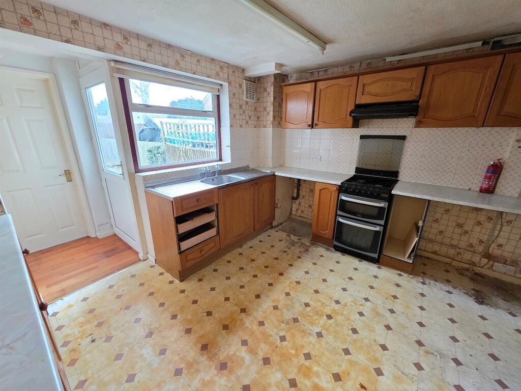 House in Aylesbury, Quarrendon - View 4
