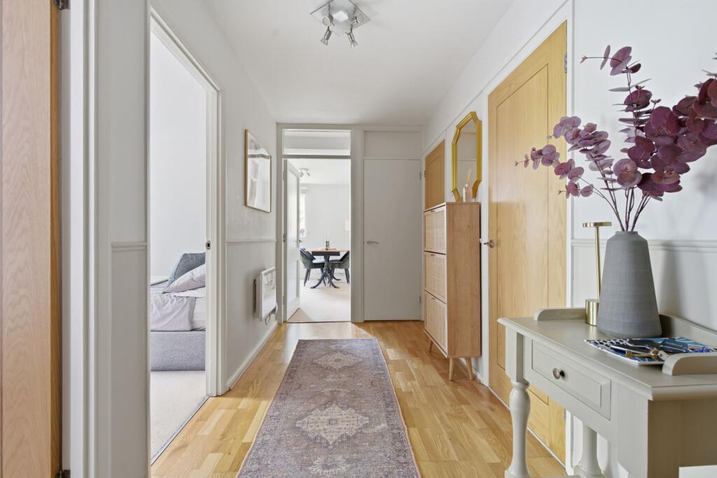Apartment in Sunninghill - View 2