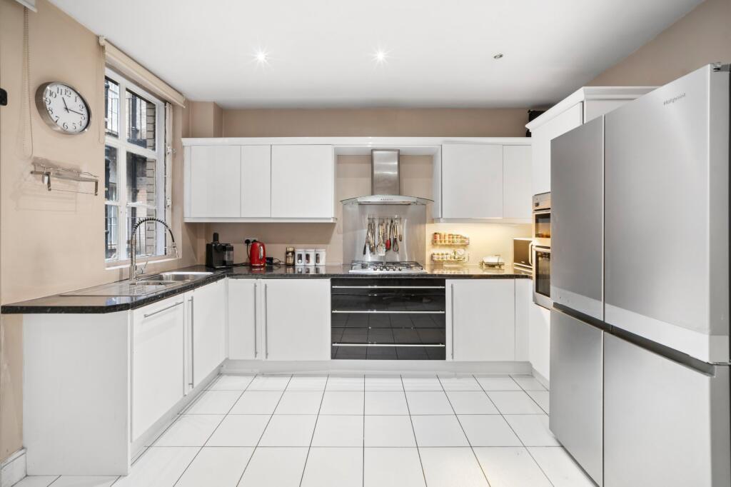 Apartment in London, Royal Borough of Kensington and Chelsea - More