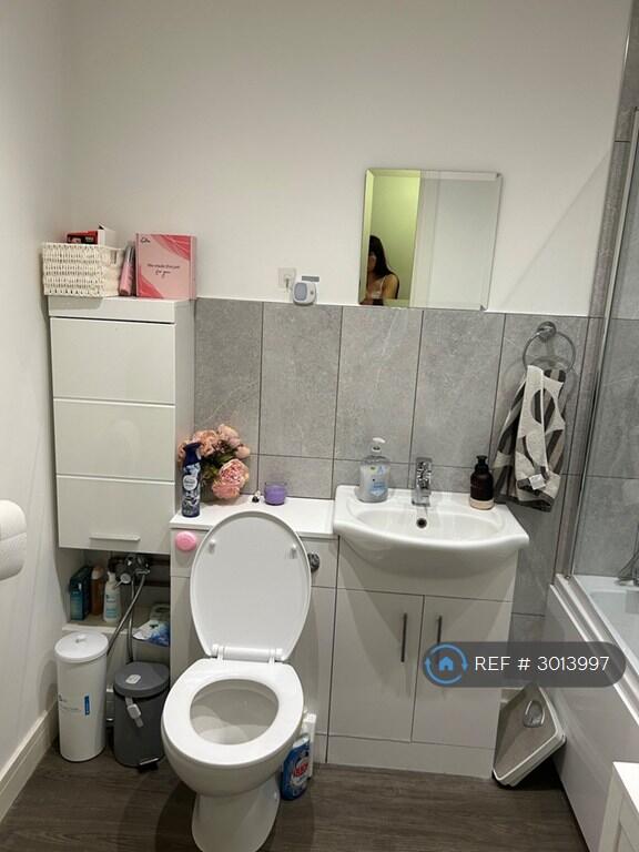 Apartment in Croydon - View 5
