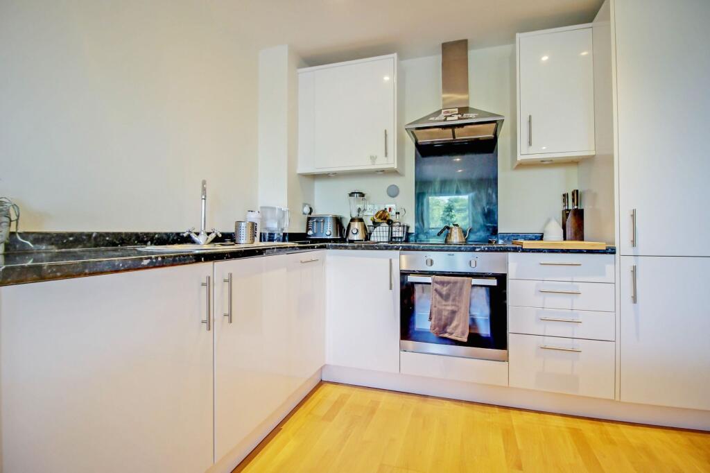 Apartment in Swindon - View 5