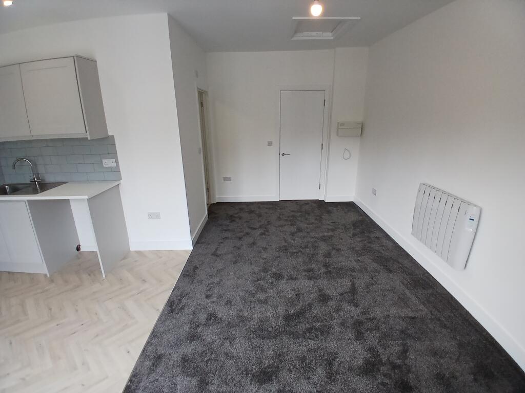 Apartment in Portsmouth, Newport - View 5