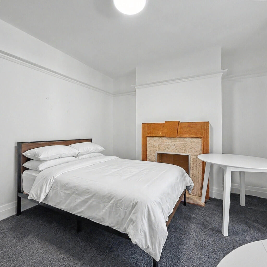 Apartment in London, Heston - View 5