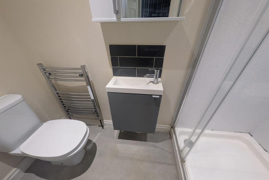 1 bedroom house share for rent