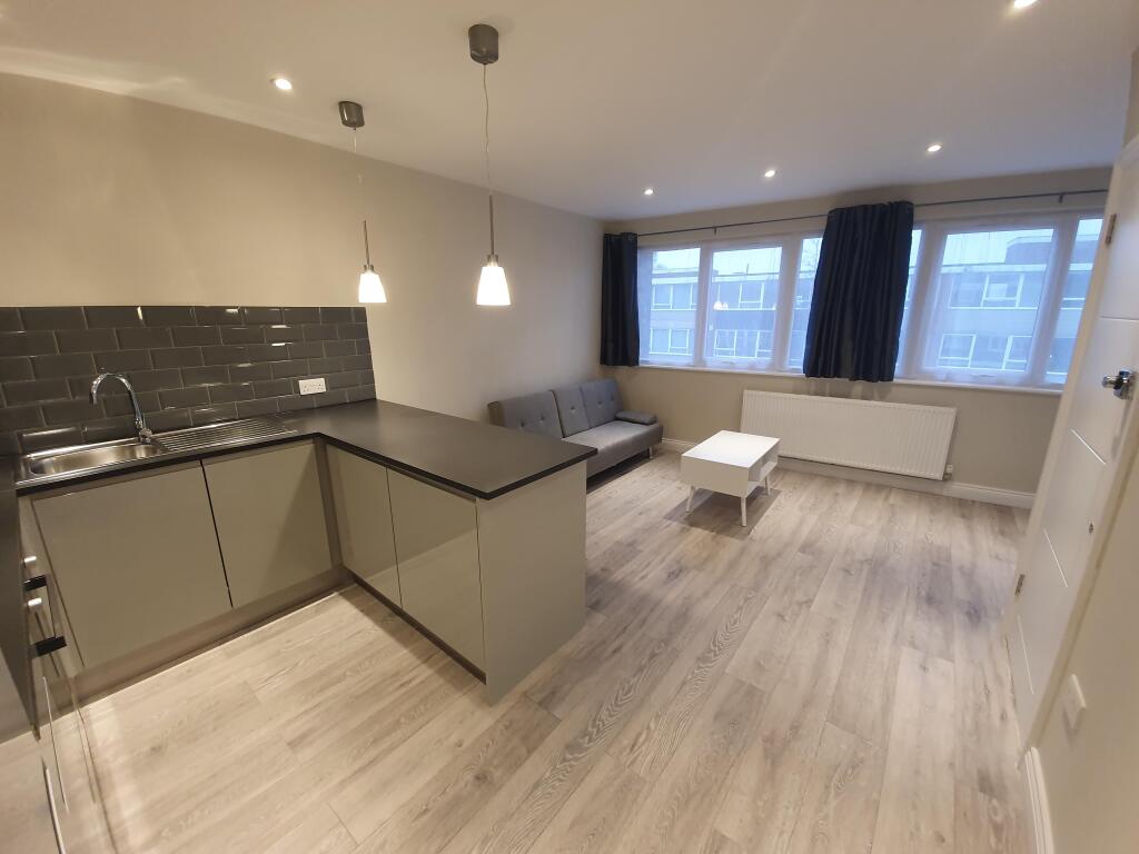 Apartment in Luton - View 3
