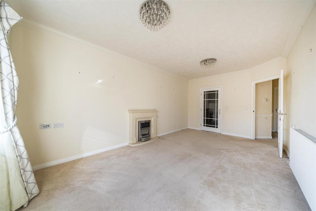 Avonbank Lodge, Newbury, Berkshire photo 3