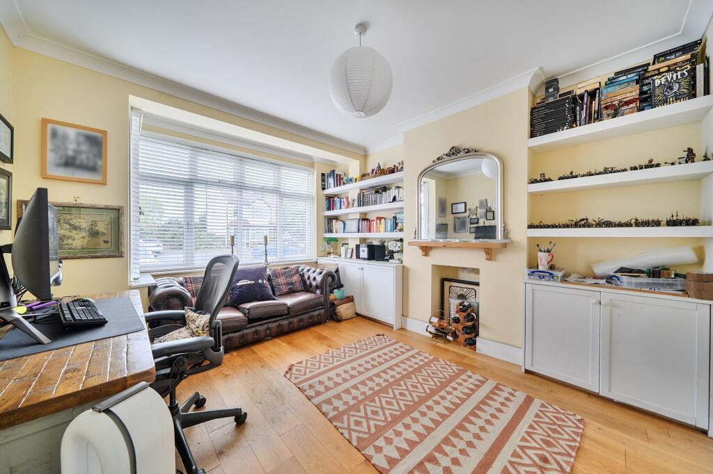 House in London, Royal Borough of Kingston upon Thames - More