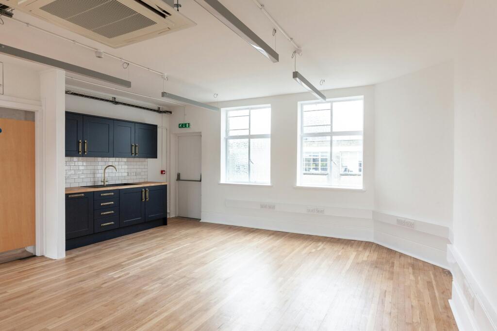 1516 Margaret St 5th Floor 03.jpg