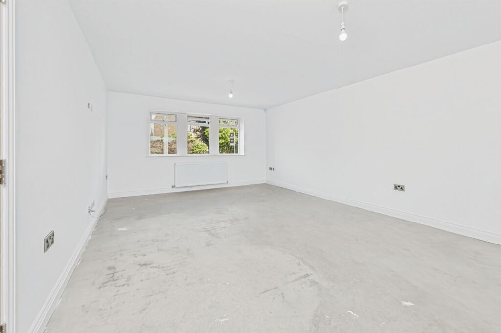 House in Kirklees, Firthcliffe - View 4