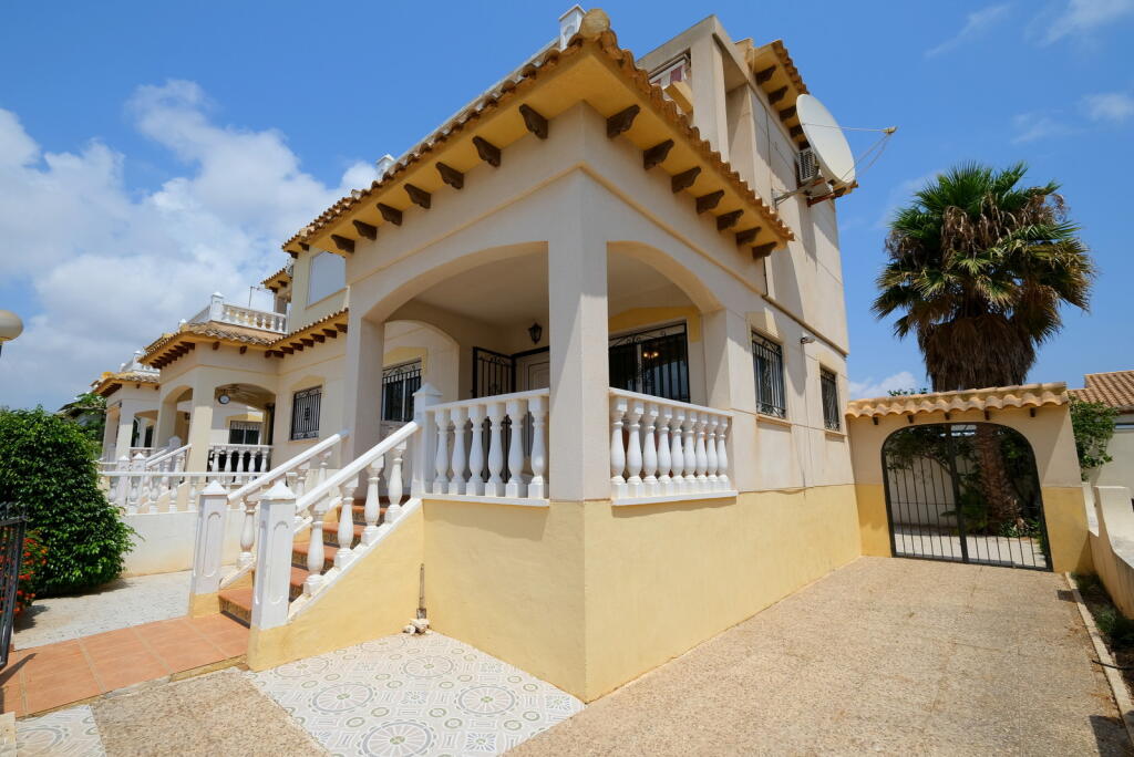 Main image of property: Valencia, Alicante, Playa Flamenca