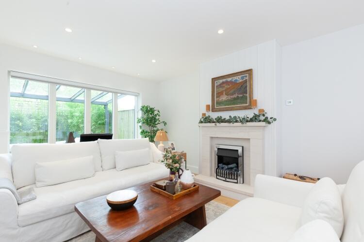 Main image of property: Henley Court 3 Hernes Crescent OX2