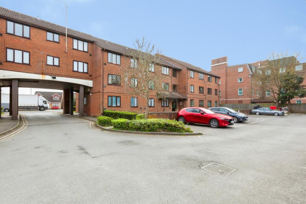 Main image of property: Old Bath Road, Colnbrook, SLOUGH